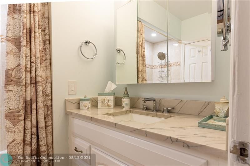 2424 SE 17th St Unit 106B