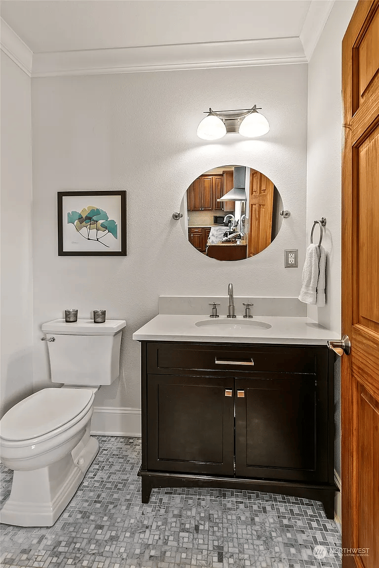 5529 Kenwood Place N