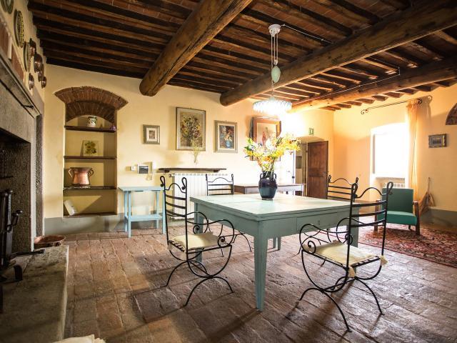 Enchanting Countryside Estate in Arezzo