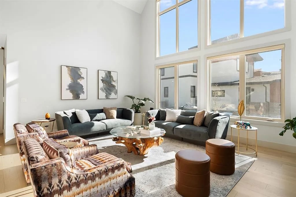 73 N Waters Edge Gdns