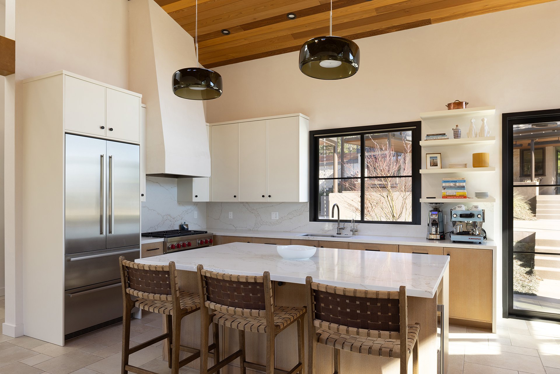 Este Canada | A Tehama Compound