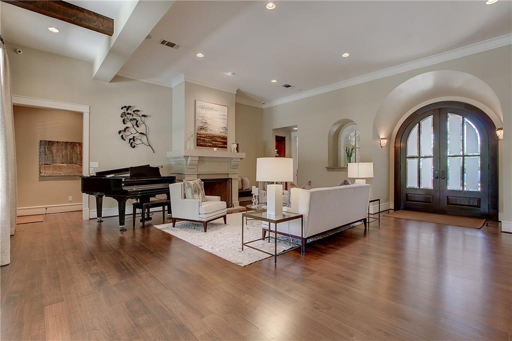 4907 Rollingwood Drive