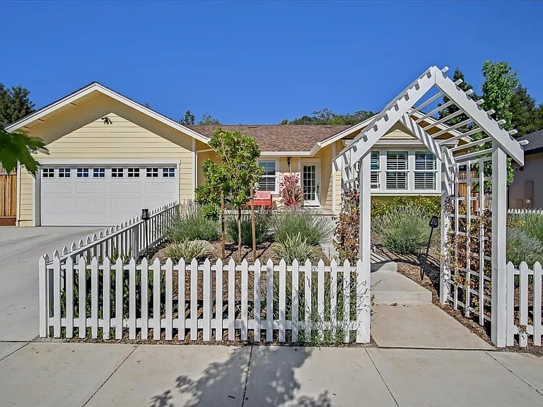 3558 Aaron Dr