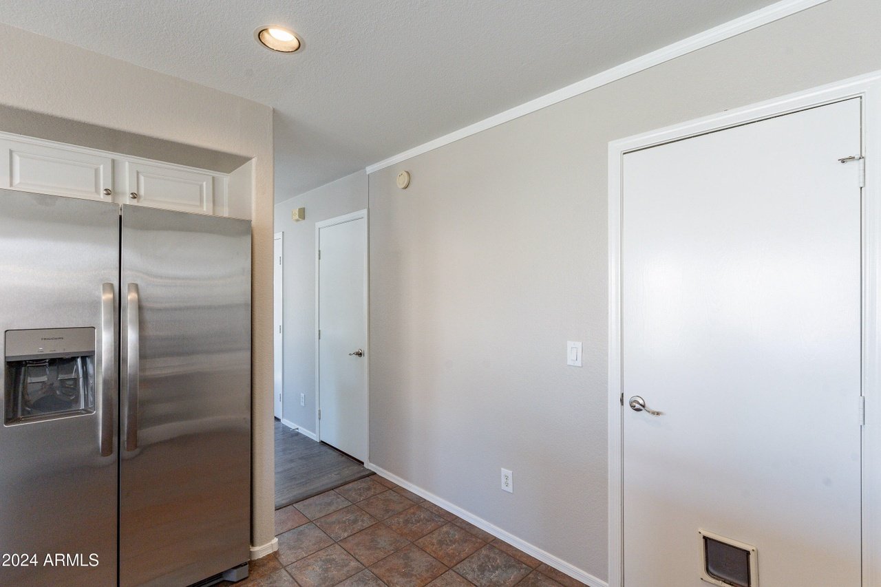 2222 E Arabian Dr
