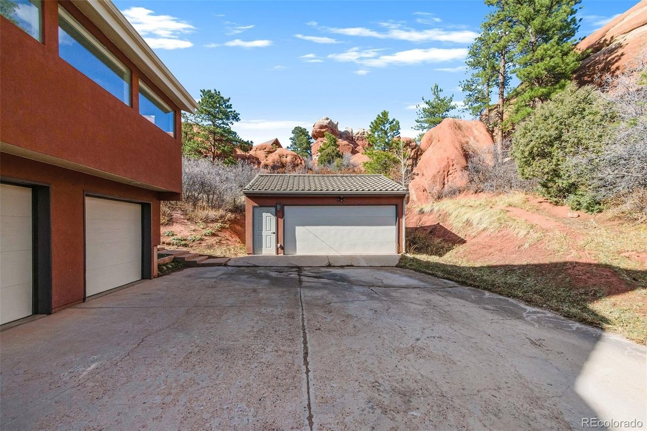 6225 Apache Dr
