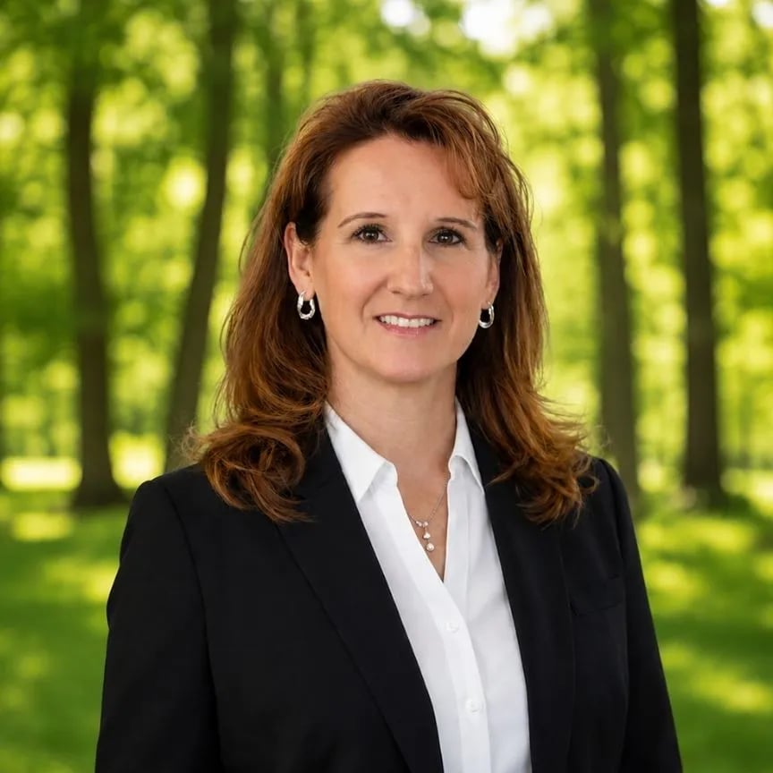 Denise Ingram Listings.com real estate agent headshot