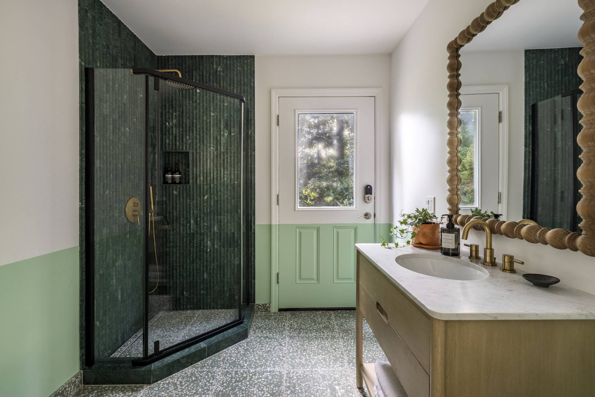 7 Wooded Oak Lane, East Hampton