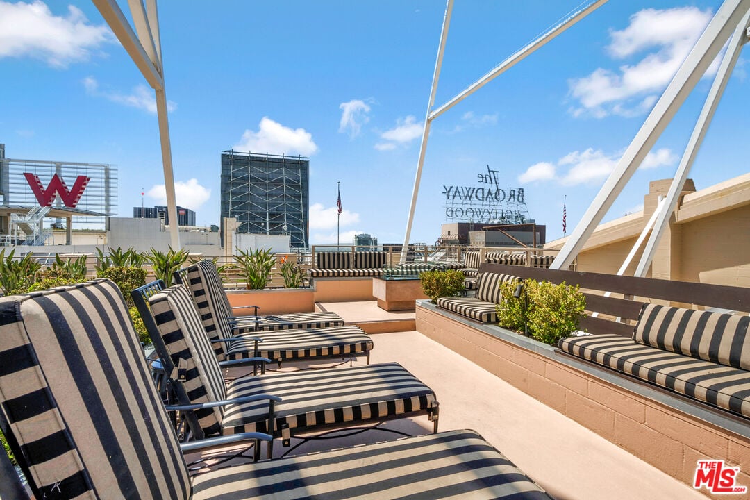 6253 Hollywood Blvd, #302