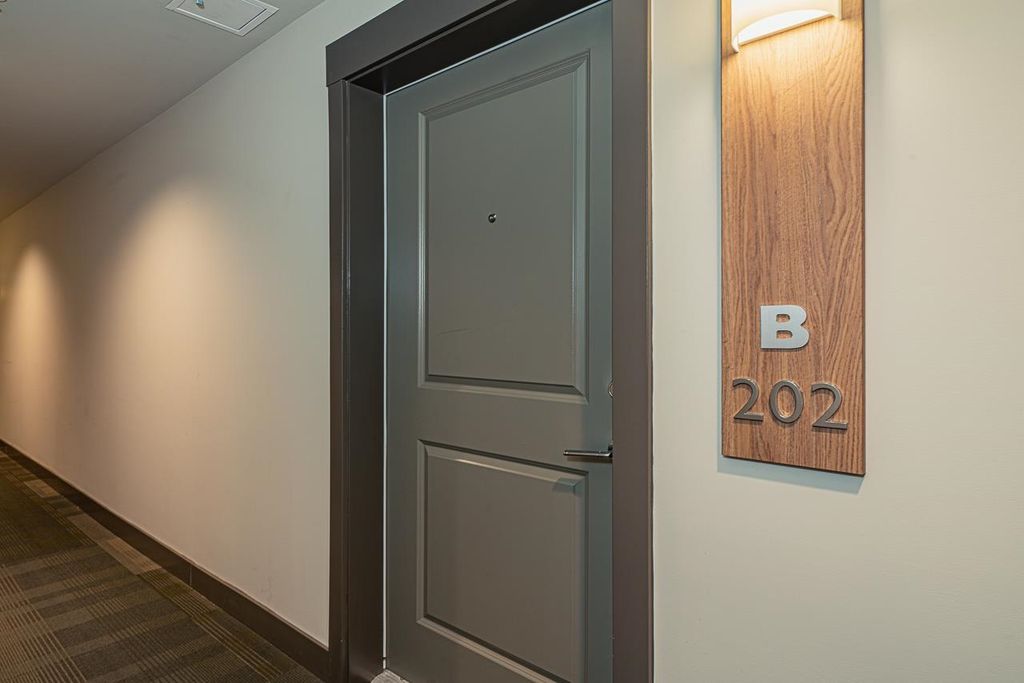 20487 65 Ave, #B202