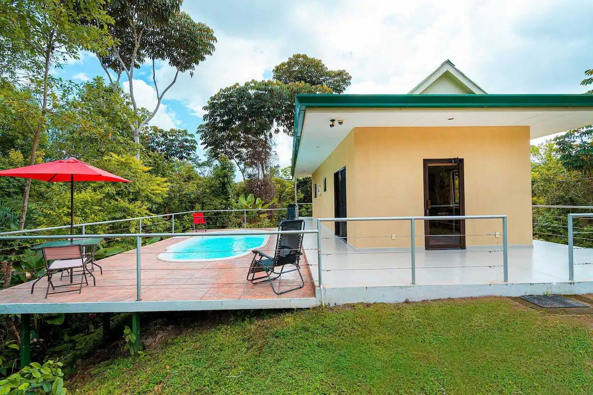  Affordable & Charming 1 bedroom Villa with Pool in gated community, immersed in the rainforest close to Quepos  
