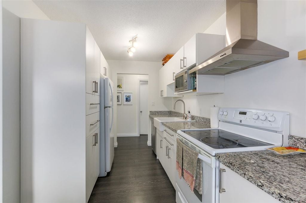 822 Premier St, #5