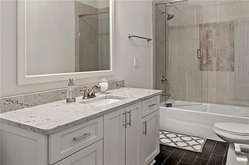 1555 Northcliff Trce