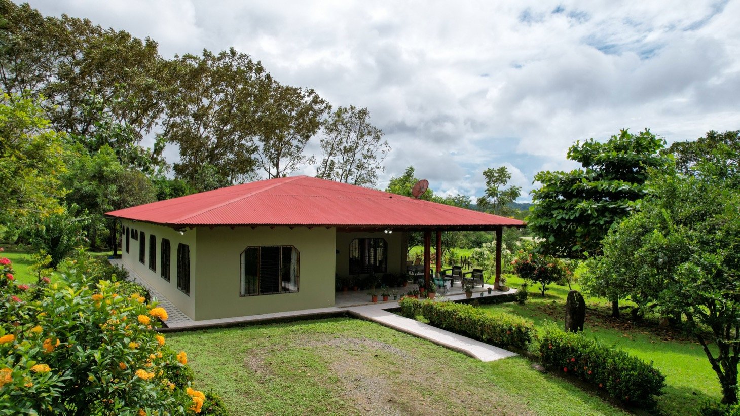 House for Sale in Ojochal, Costa Rica – Traditional Charm on 2.75 Acres