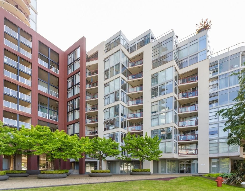 990 Beach Ave, #706