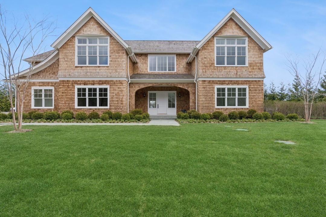 460 Edge of Woods Rd