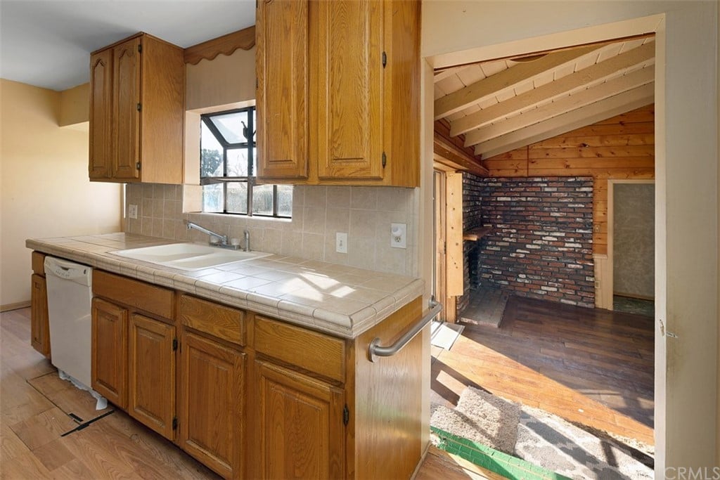 1372 Kenneth Dr