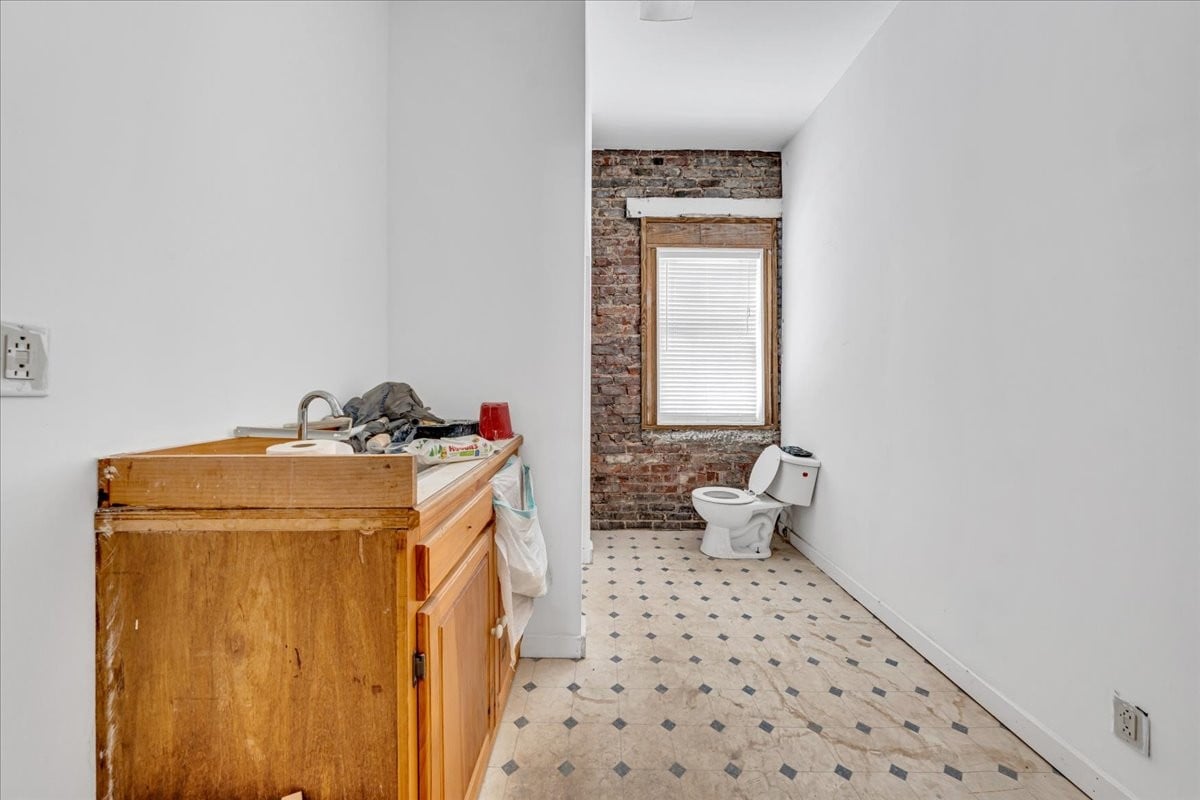 227 S Cedar Ave