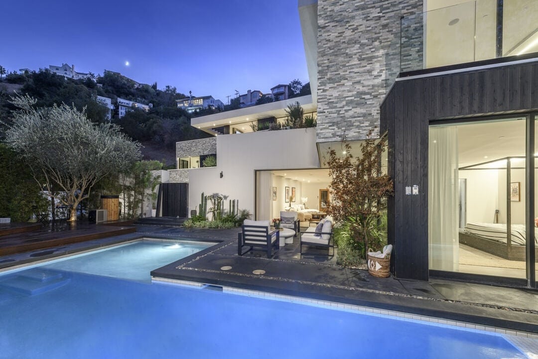 Pinnacle Manor, Willow Glen Rd, 90046