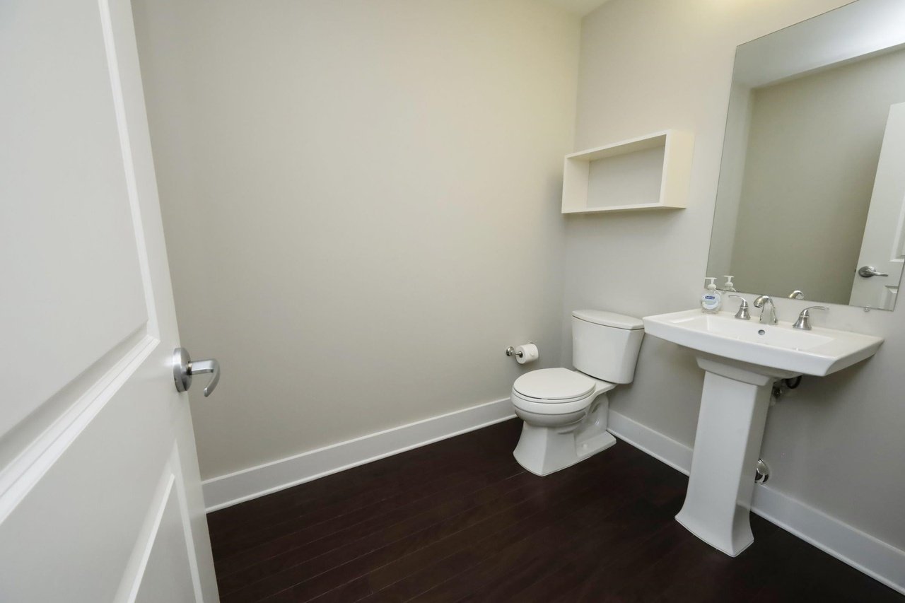 140 W Franklin St #514