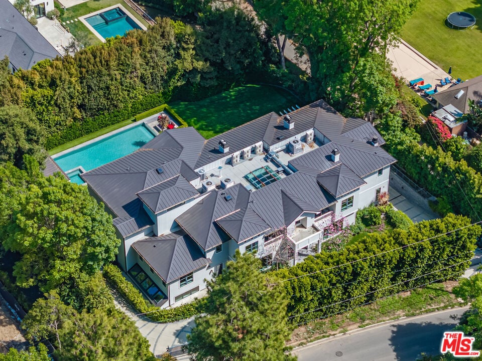 Monarch Reserve, N Norman Pl, 90049