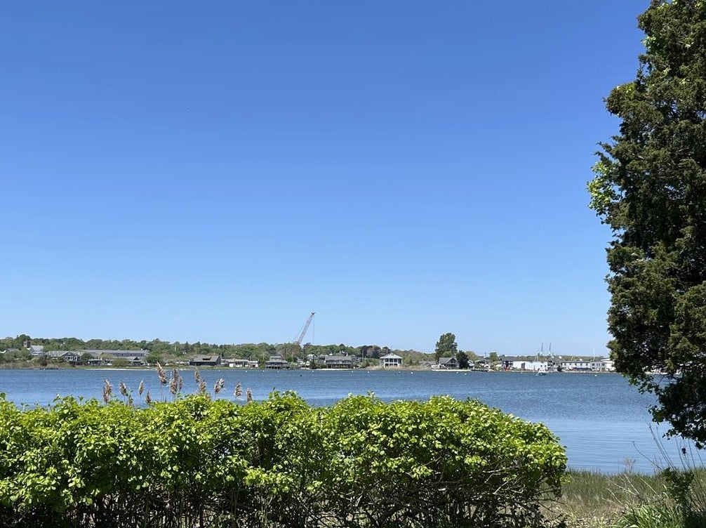 72 Hines Point