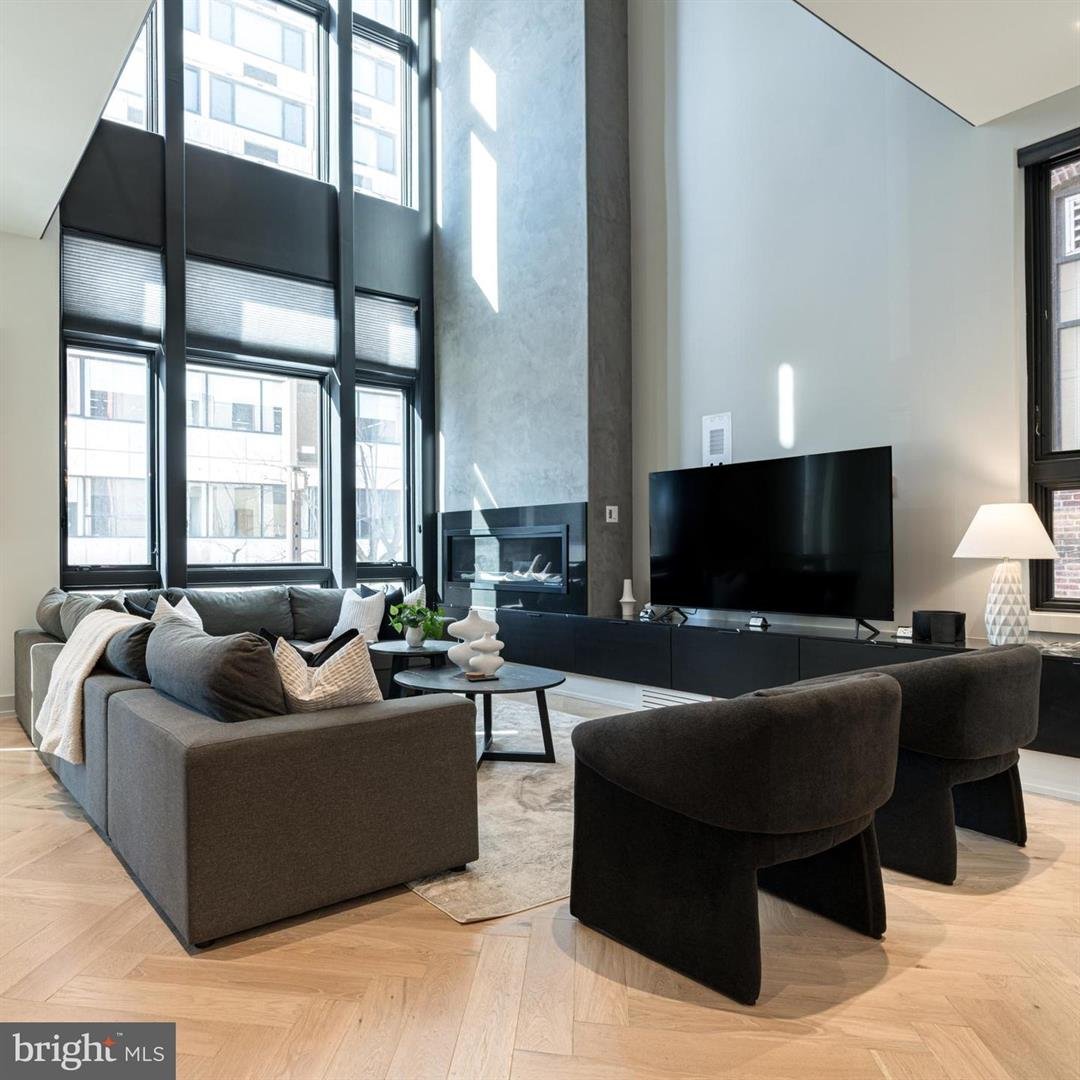 109 S 24th St, Philadelphia, PA 19103