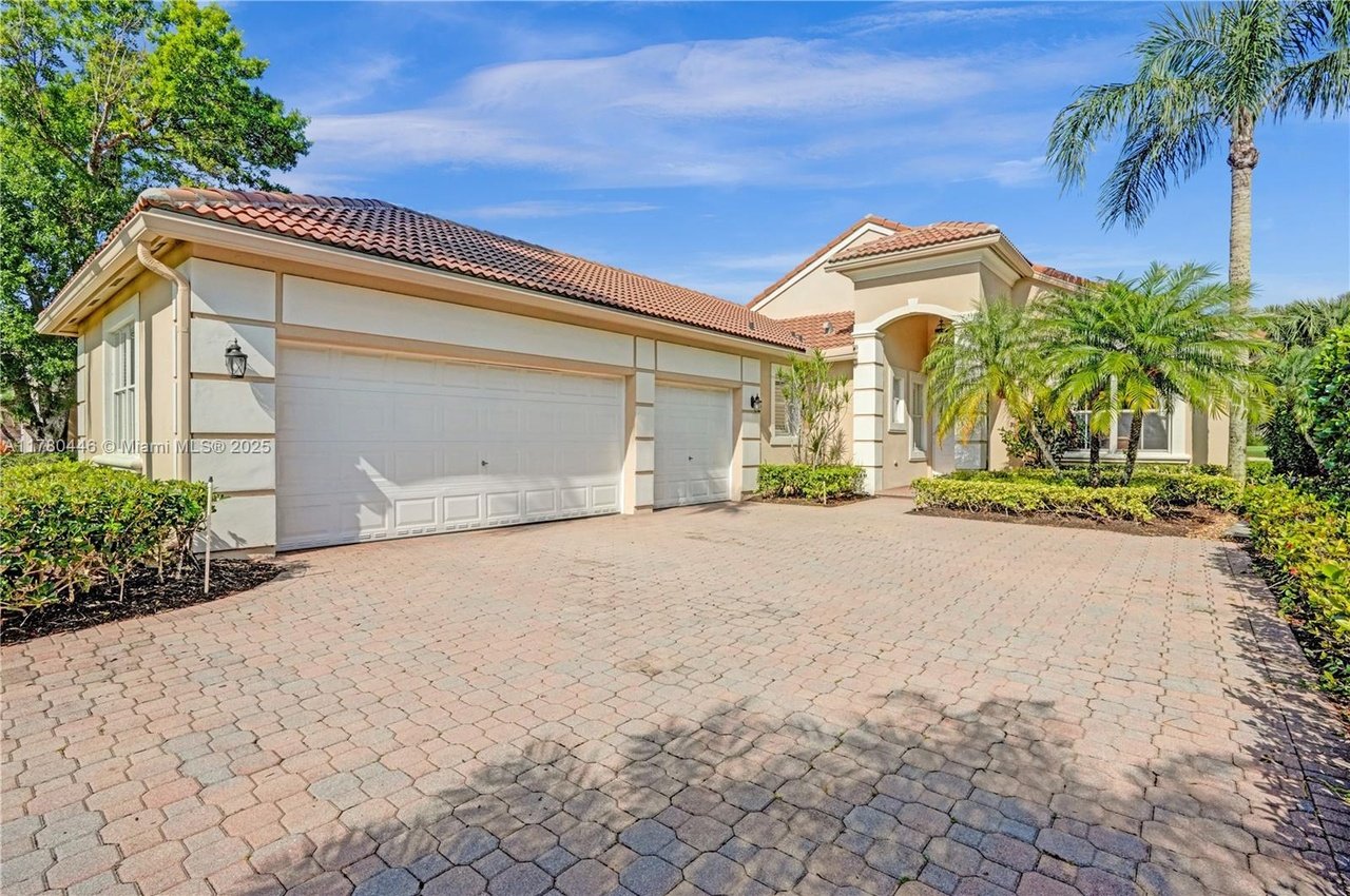 8222 Spyglass Dr