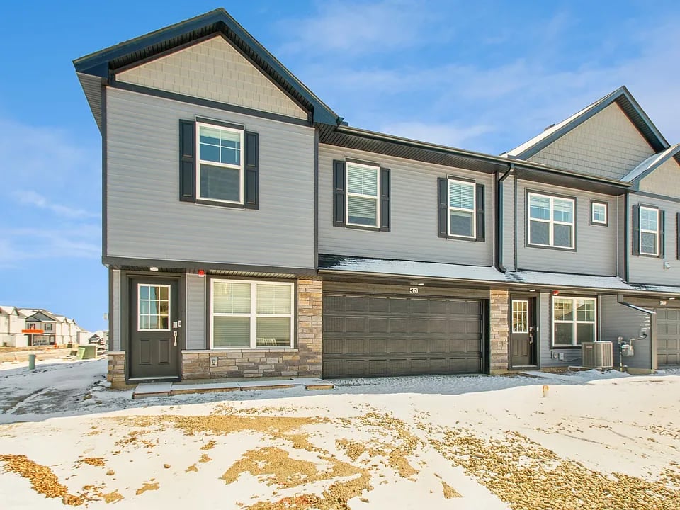 5191 Long Pointe Pass, Woodbury, MN 55129