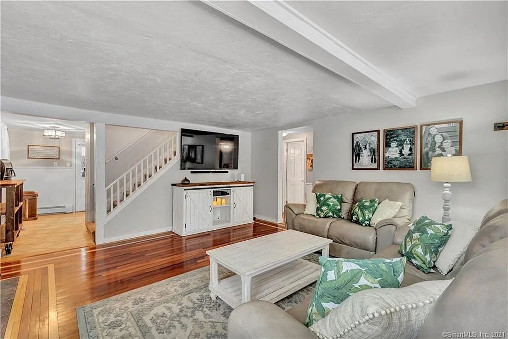386 Jones Hill Rd
