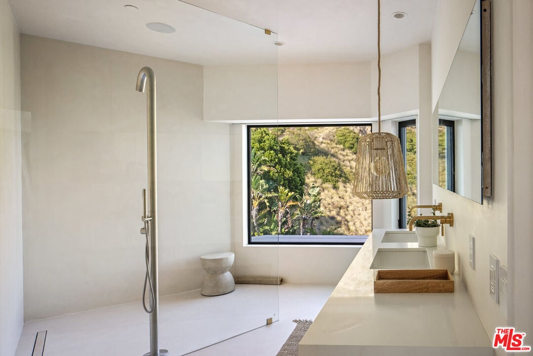 Meridian Manor, Encinal Canyon Rd, 90265