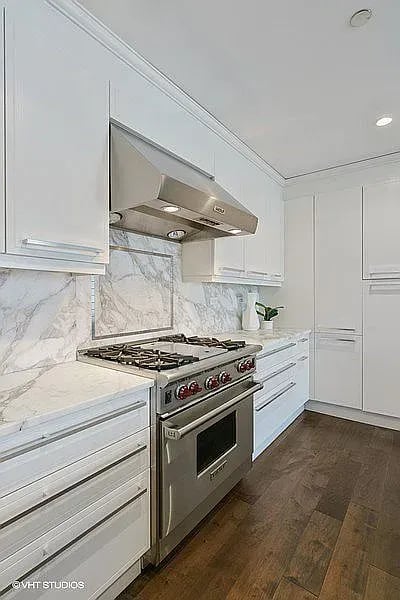 11 E Walton St APT 3201