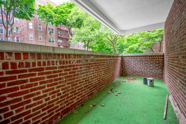 915 E 17th Street 116