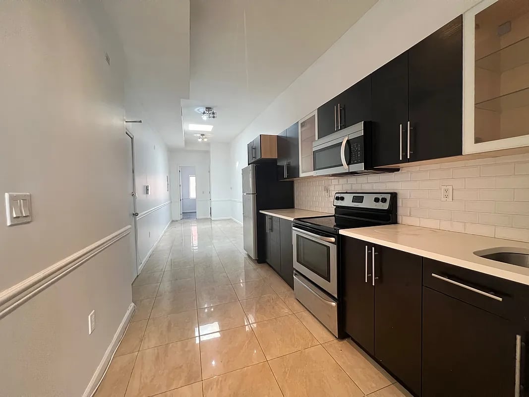 438 Wilson Ave 3L