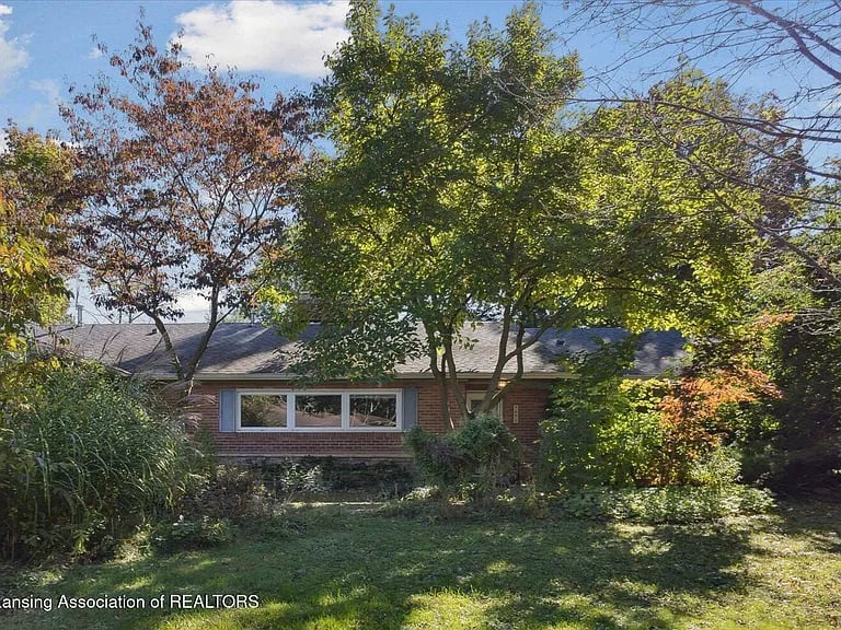 4672 Chippewa Dr