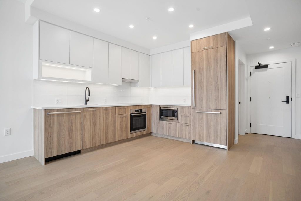 8398 Oak Street 208, Vancouver