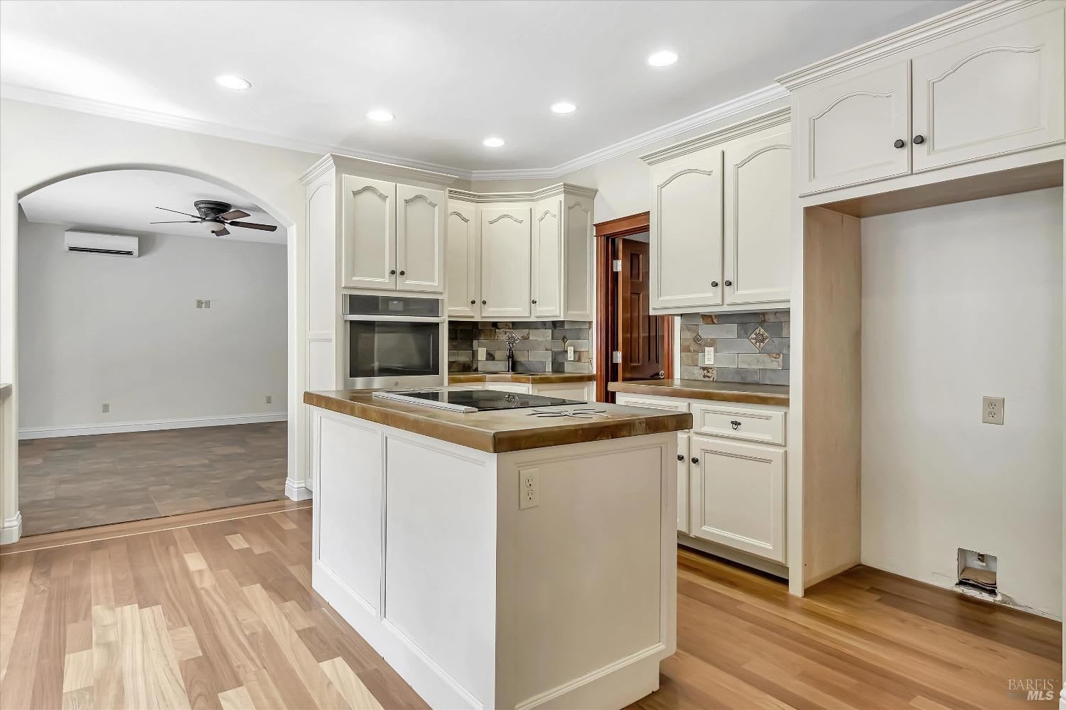 9271 Antler Hill Dr