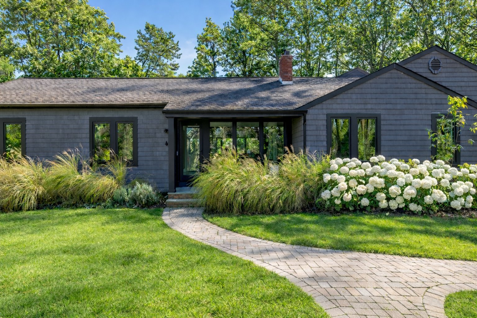 A SUNLIT RETREAT IN PICTURESQUE LOCATION