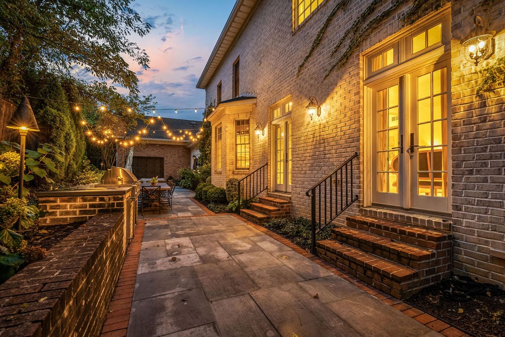 Stunning Hayfields Manor Home