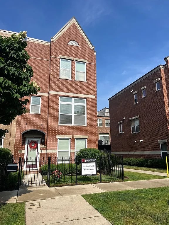 3700 S Sangamon St