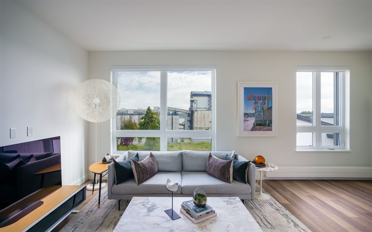 525 E 2nd St, #422