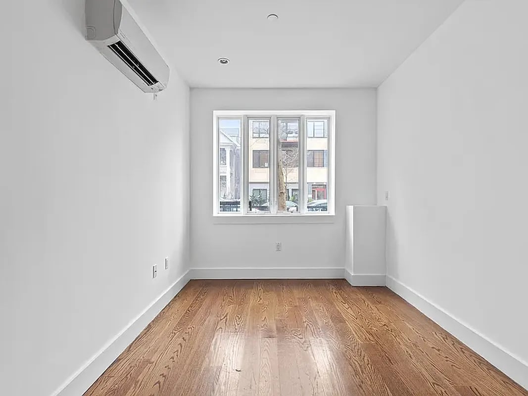 194 Hawthorne St 1F