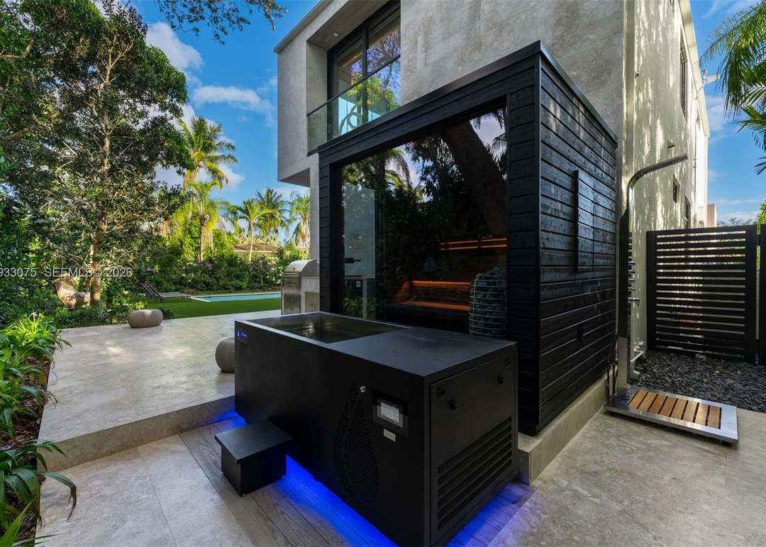 661 Melaleuca Ln