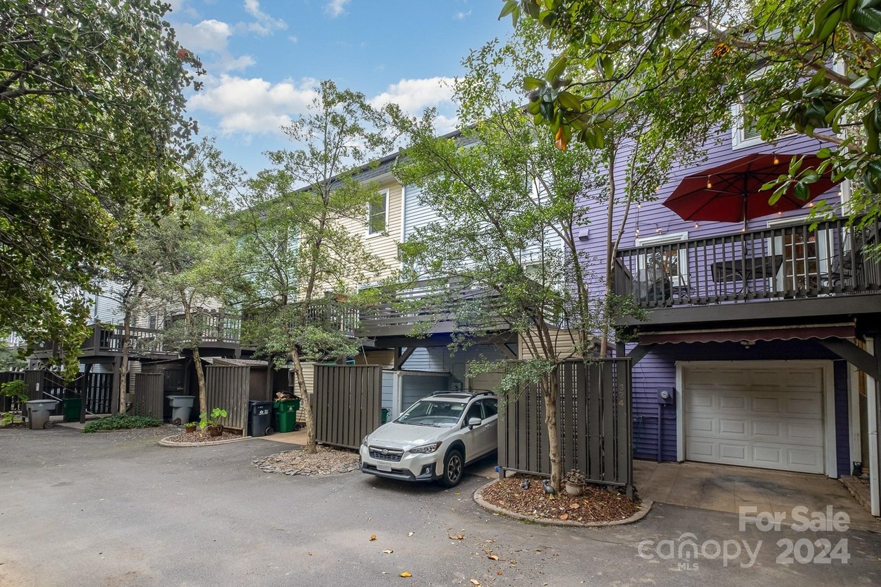 324 W 10th St