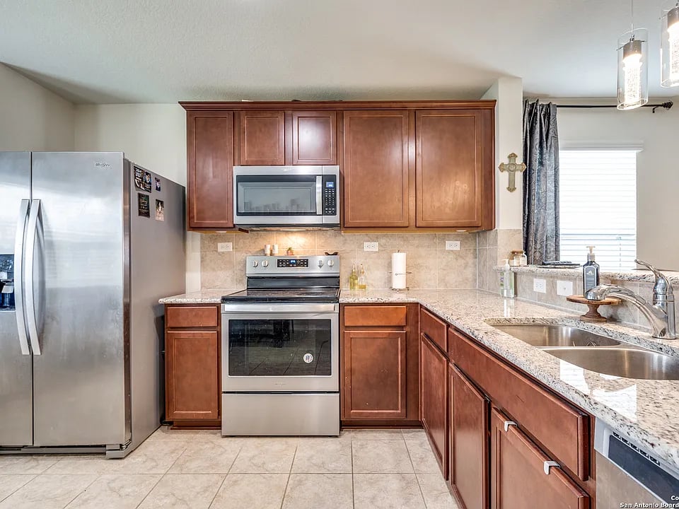 10226 Reyes Heights