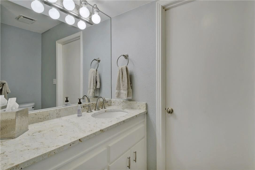 411 North Horseshoe Blvd