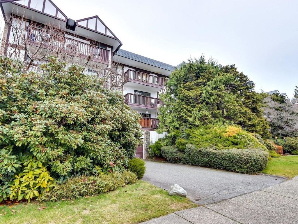 310 E 3rd St, #209
