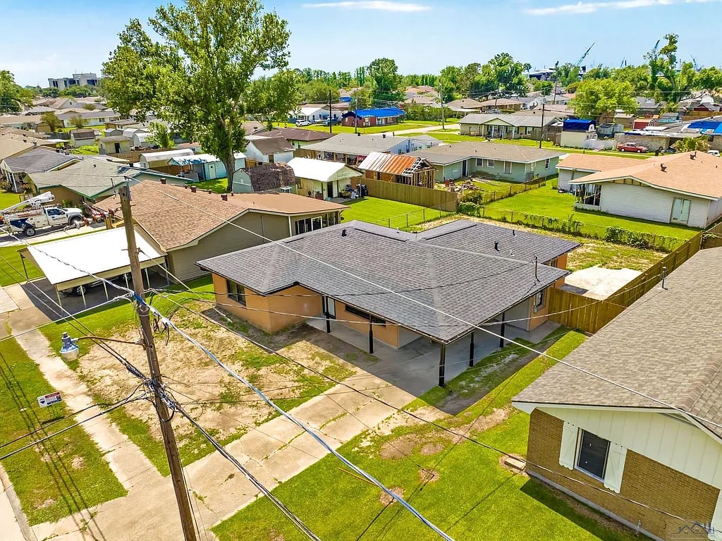 1808 Acadian Dr