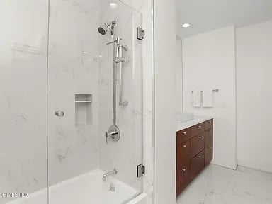 25 W Elm St APT 30