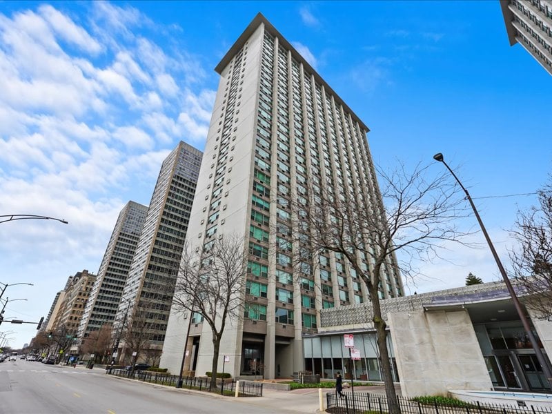 3600 N Lake Shore Dr #207, Chicago, IL 60613