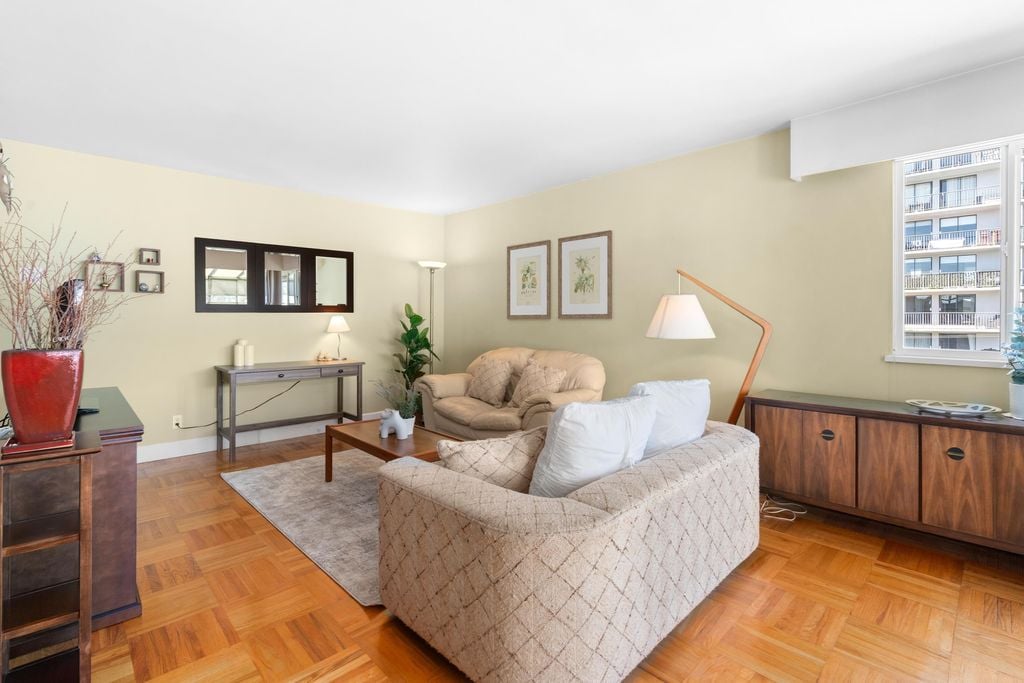 1750 Esquimalt Ave, #504